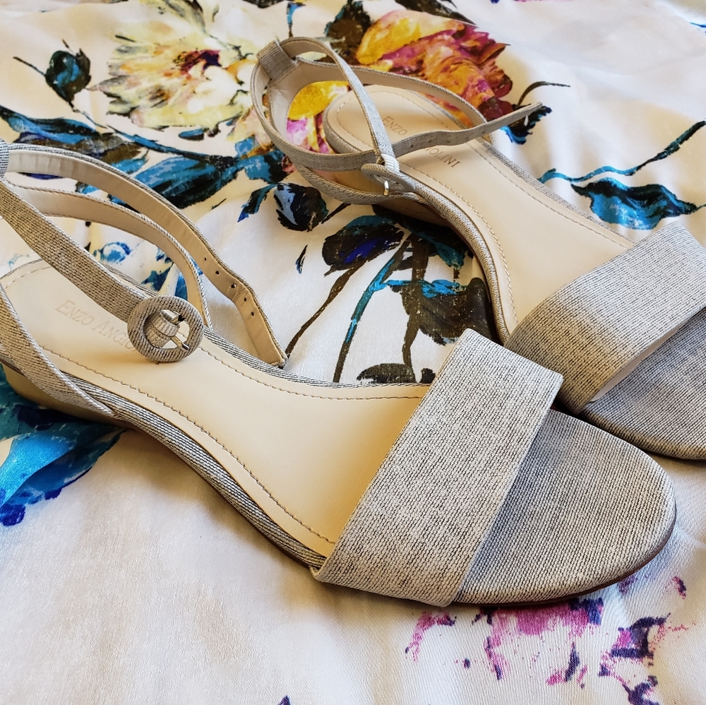 Gray Textured Low Heel Sandals Enzo Angiolini
